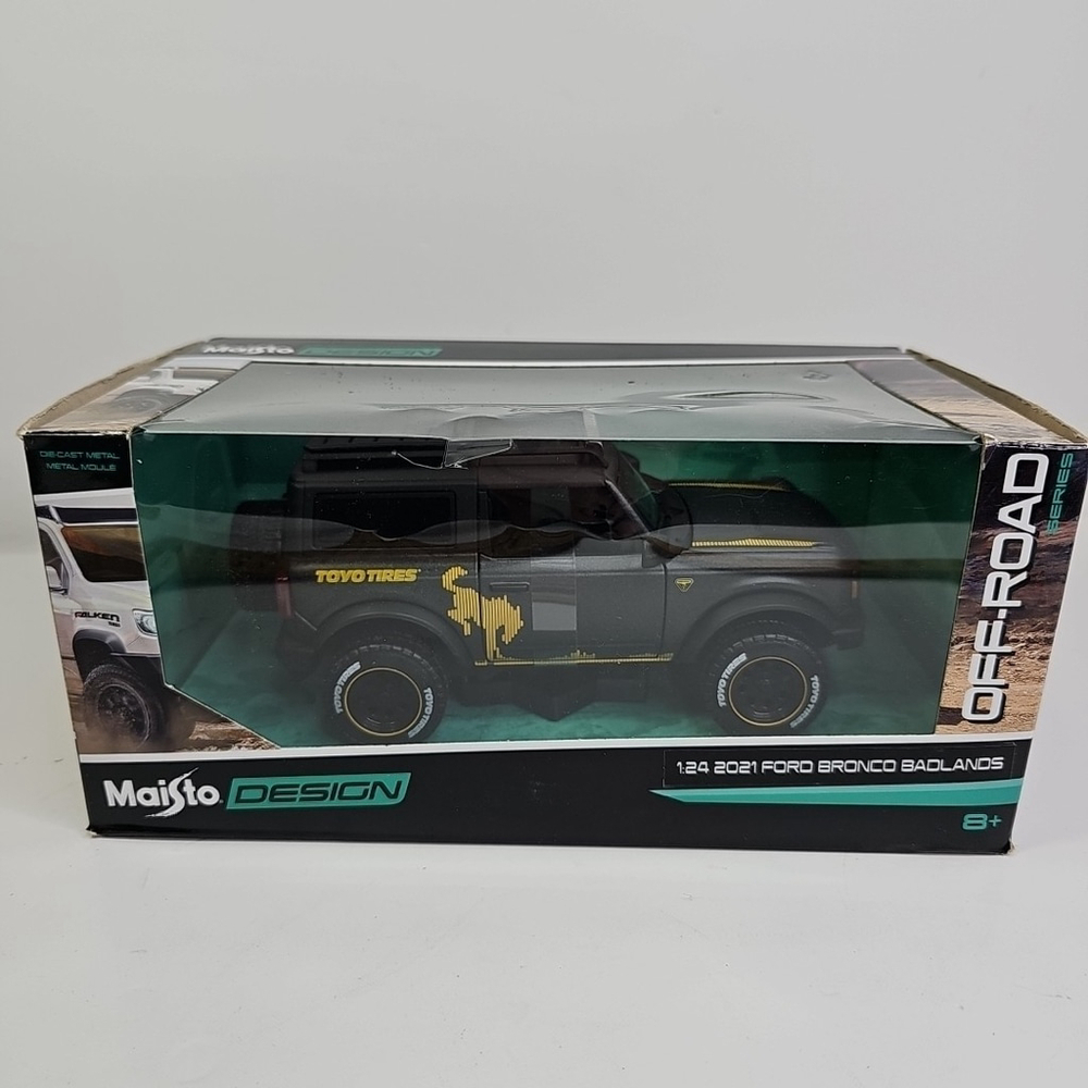 2021 Ford Bronco Badlands Dark Gray Maisto Design 1/24 Damaged Box